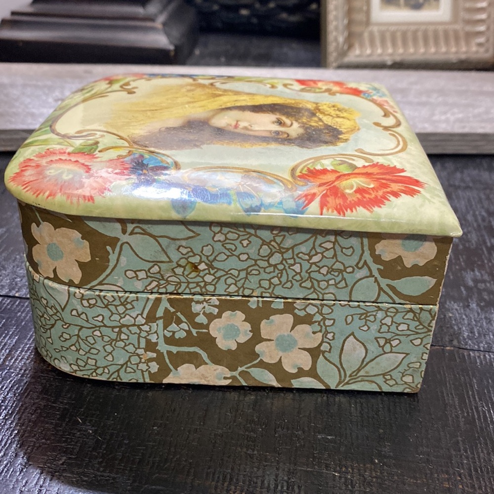 Antique Victorian Era Floral Lady Portrait Handkerchief Box & Paris Hanky! - Picture 3 of 14